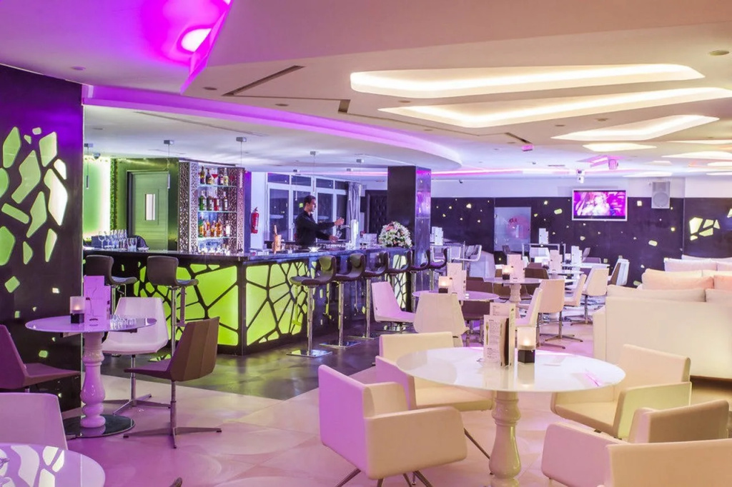 Food & Beverage