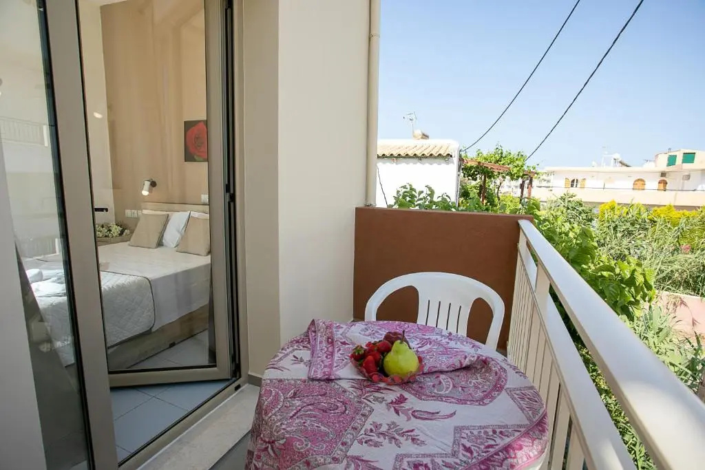 Standard Triple room with balcony