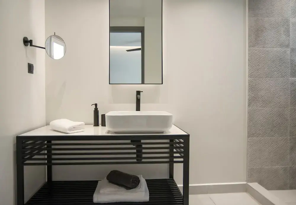 Deluxe Double Basement room (full double bed)