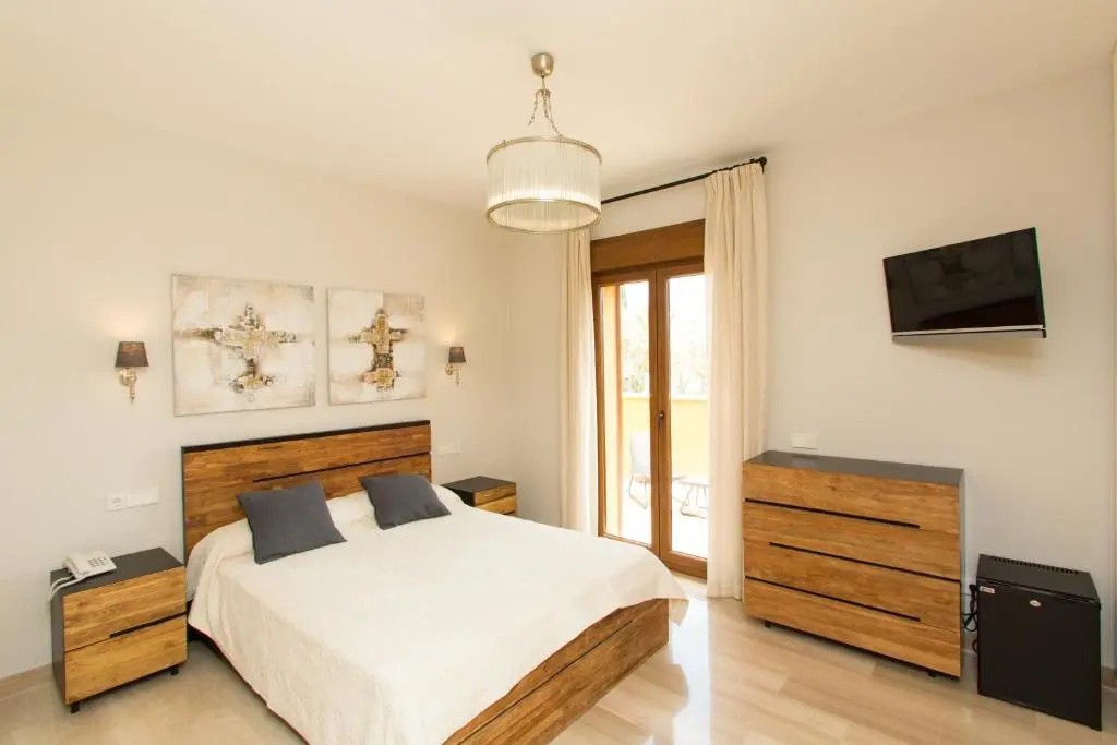 Standard Double room (full double bed)