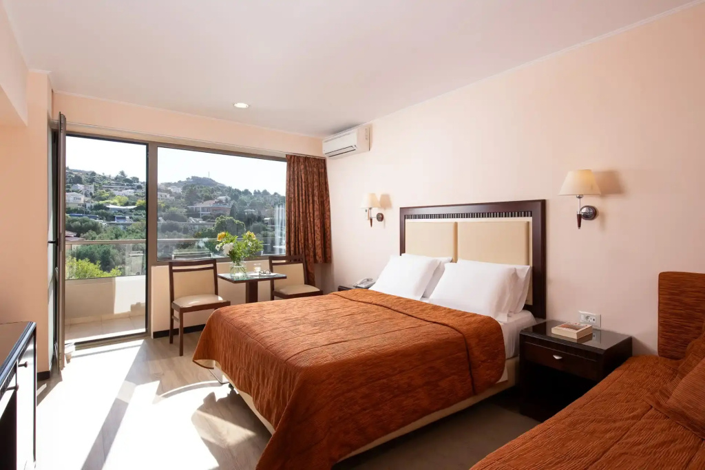 Triple room with land view