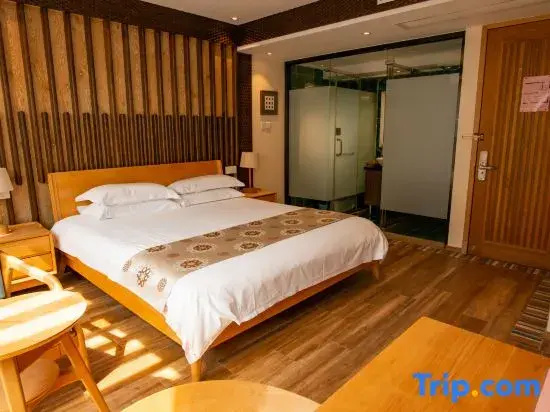 Standard Double room with balcony (full double bed)