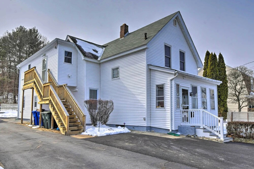 Cozy Getaway - 10 Miles to Mount Wachusett Skiing!