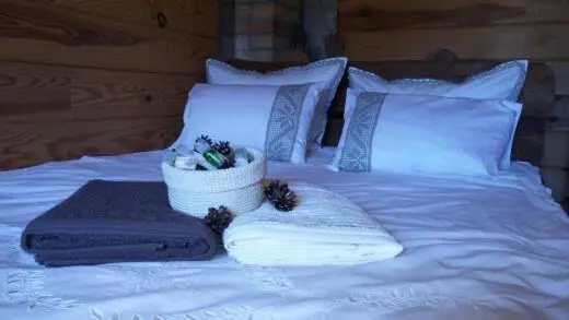 4 Bedrooms Cottage