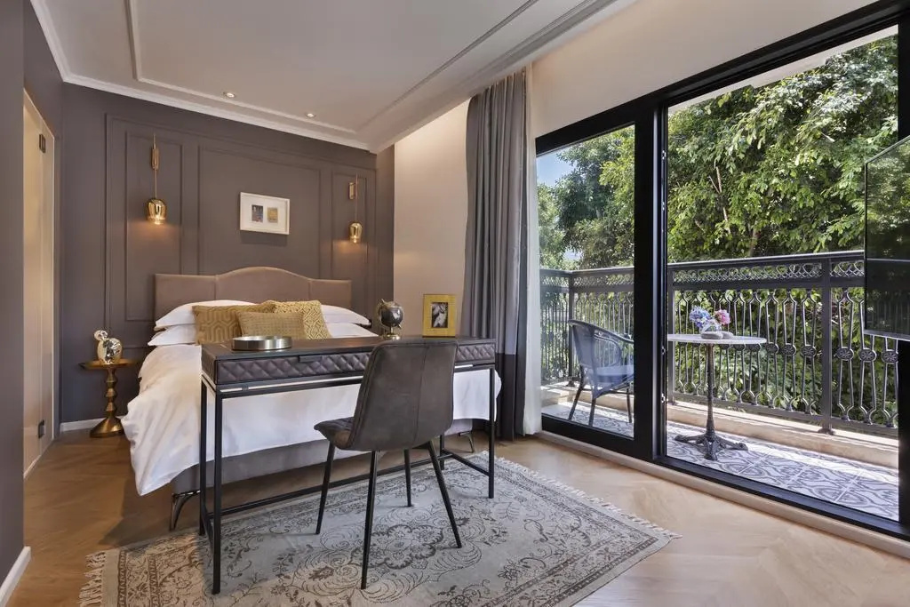 Deluxe Double room with balcony (full double bed)