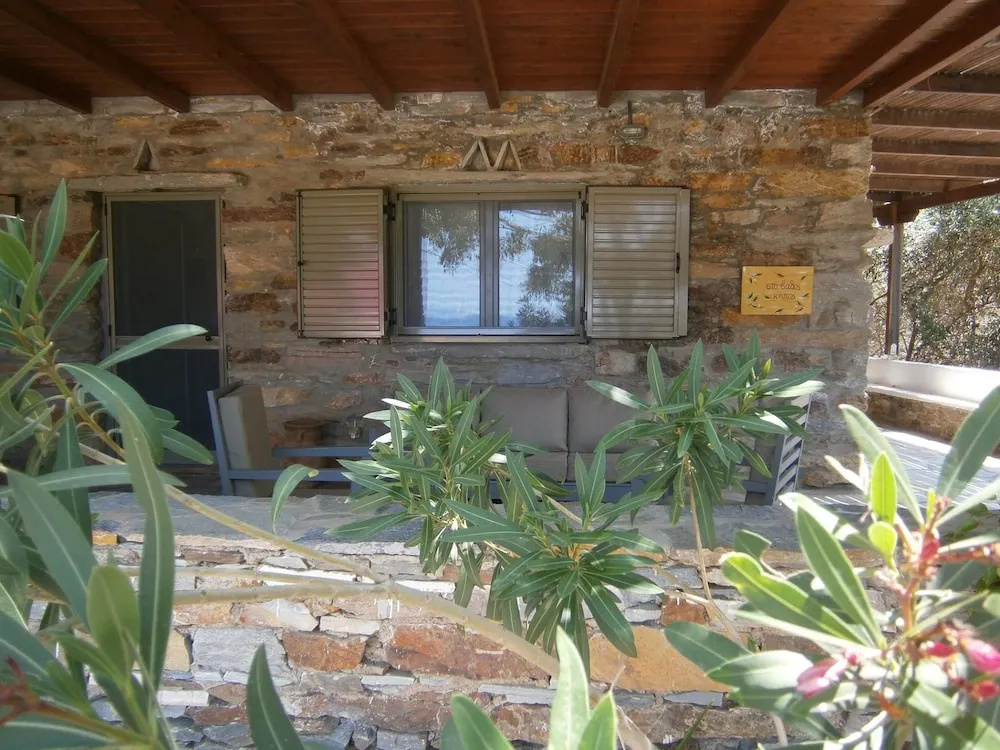 2 Bedrooms Cottage with garden view