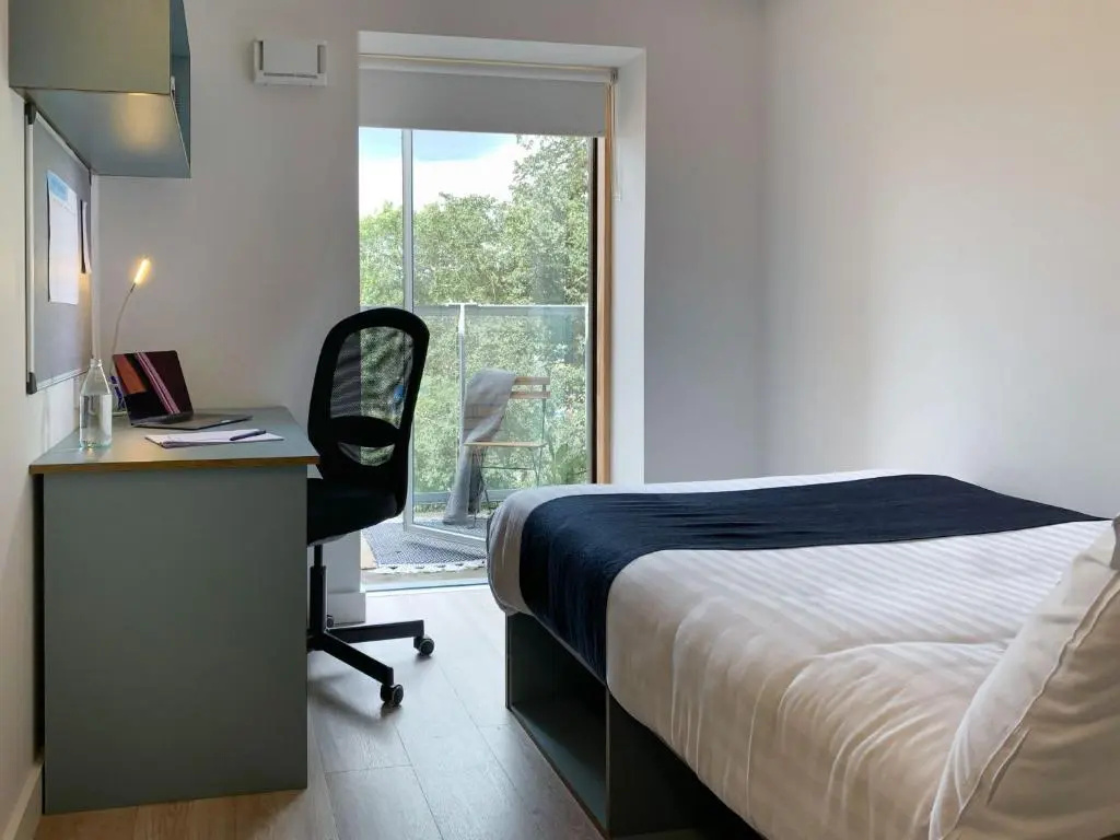 Standard Double room with balcony (full double bed)