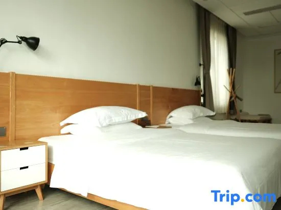 Standard room with mountain view