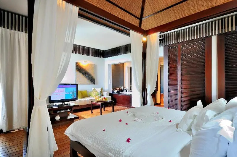 Suite with pool view