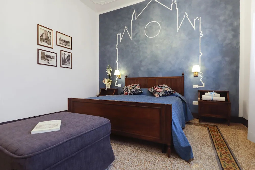 Deluxe Double room (full double bed)