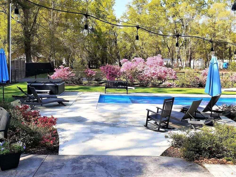 Resort Feel Home, Private Pool,spa,hammocks. Beach,owa,wharf-15min, 5 Bedrooms
