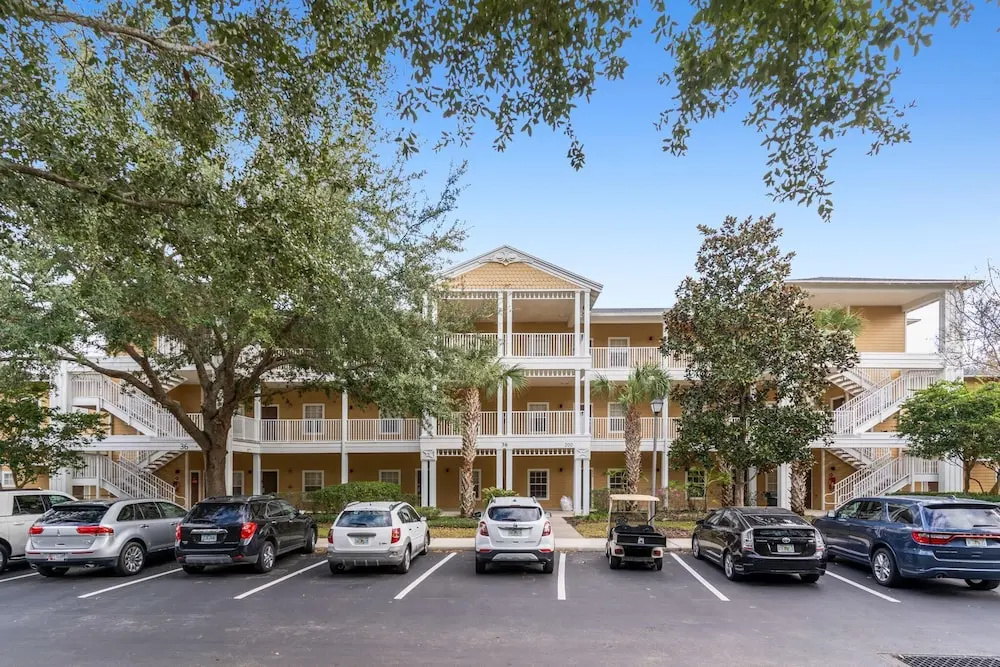 Bahama Bay Community, Pools, Basketball, Natural Trails and More!