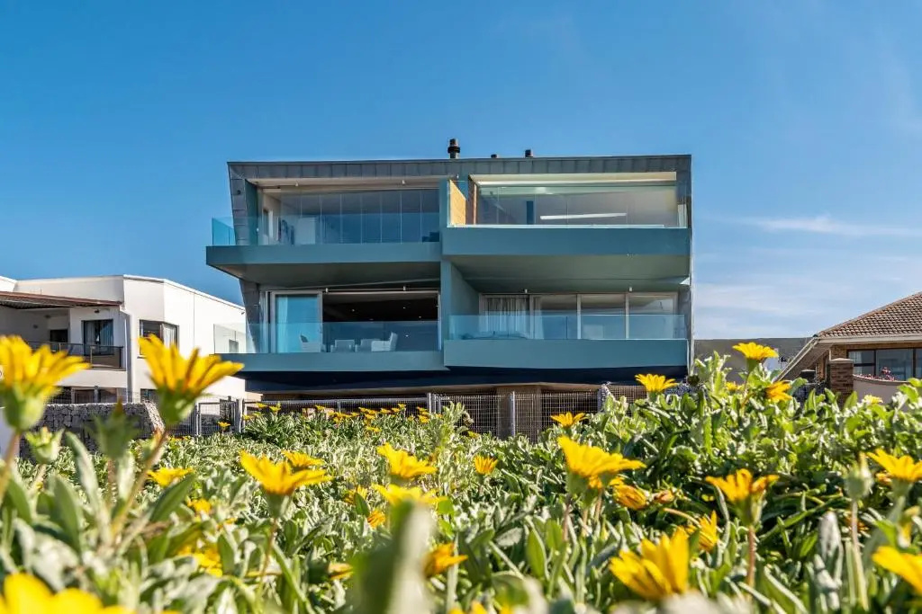 17 Marine, Designer Solar Powered Apt