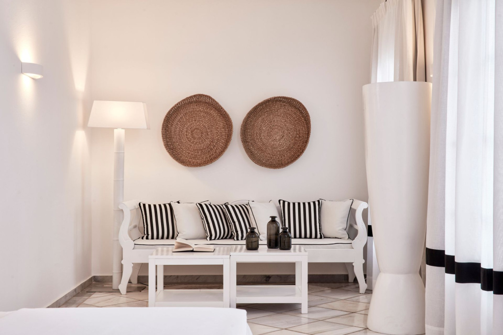 Junior Suite with pool view