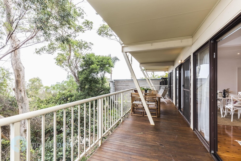 2bed Apt With Ocean Views Close to Newport Beach