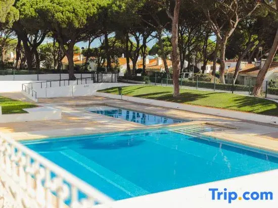 BnB Homes Falésia Beach Cozy Apartment with Terrace & 2 Swimming Pools