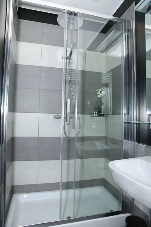 1 Bedroom Deluxe Double room with city view (full double bed)
