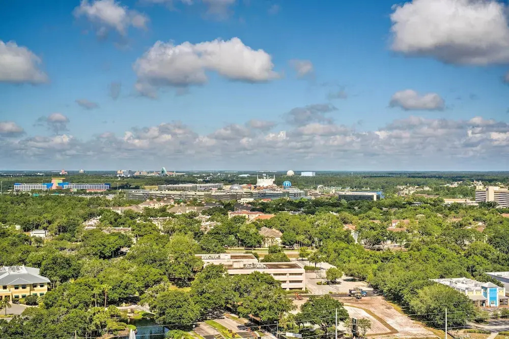 ~ 2 Mi to Disney & Universal: Orlando Resort Condo