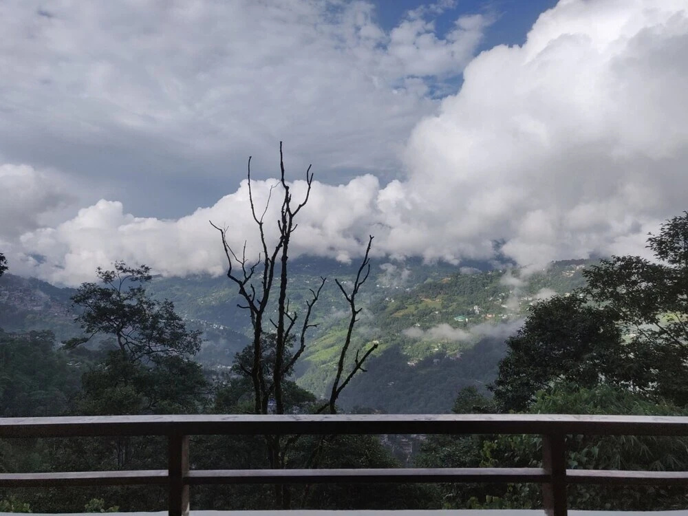 Goroomgo Aurora Rainbow Gangtok