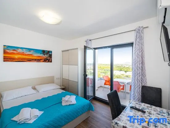 Deluxe Villa Laura with Pool Studio 6b
