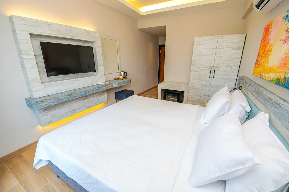 Standard Double room with balcony (full double bed)