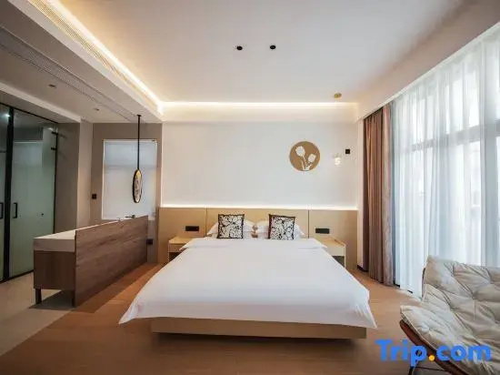 Standard Double room with balcony (full double bed)