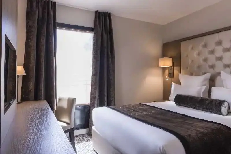 Standard Double Club room (full double bed)