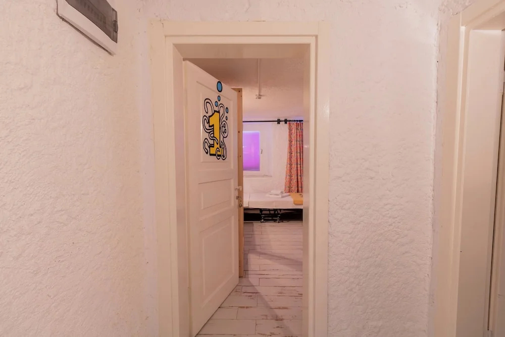 Comfort room