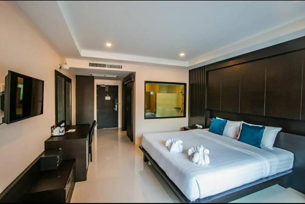 Superior Double room with pool view (full double bed)