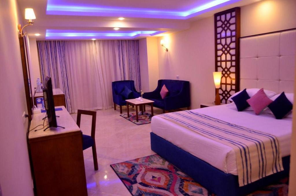Трёхместный номер Golden в Sea Beach Aqua Park Resort