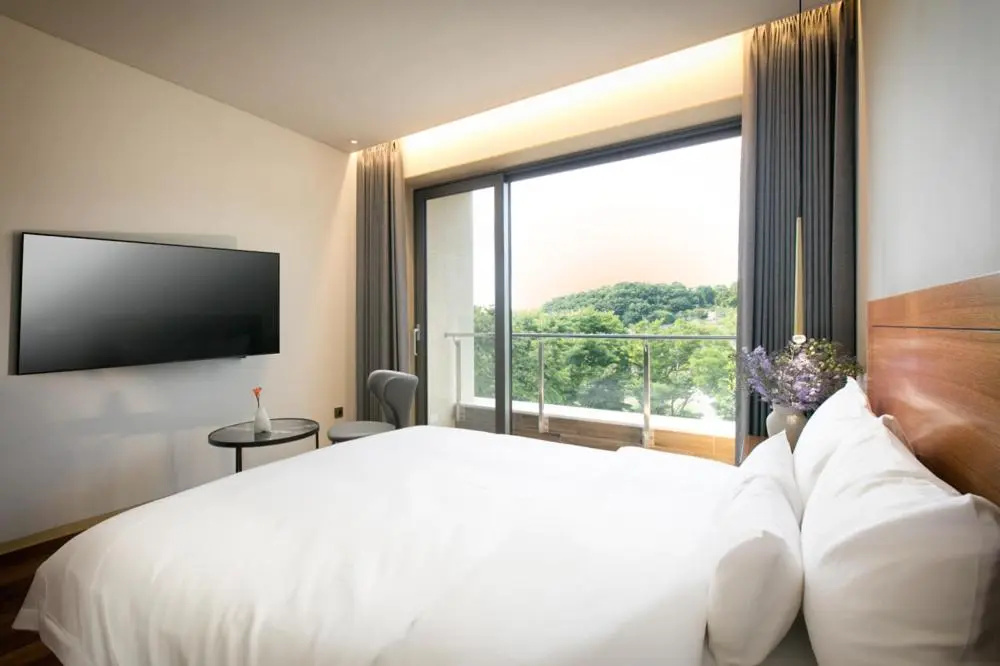 Deluxe Double room with balcony (full double bed)