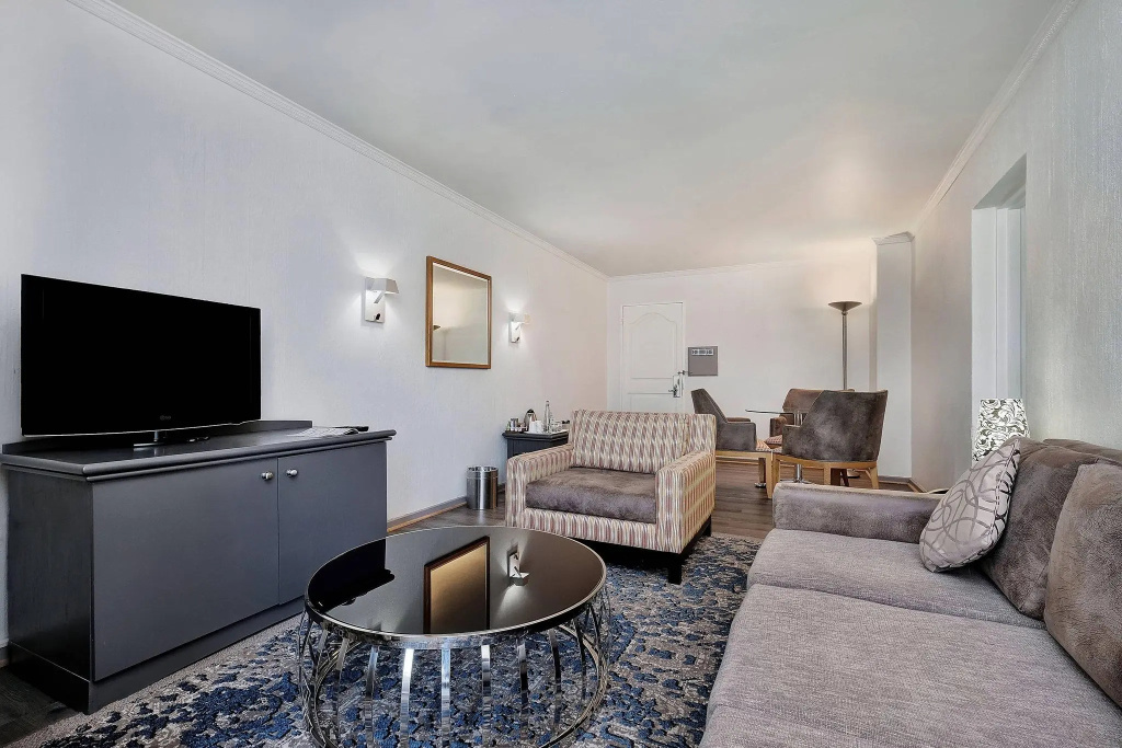 1 Bedroom Double Junior Suite with garden view (full double bed)