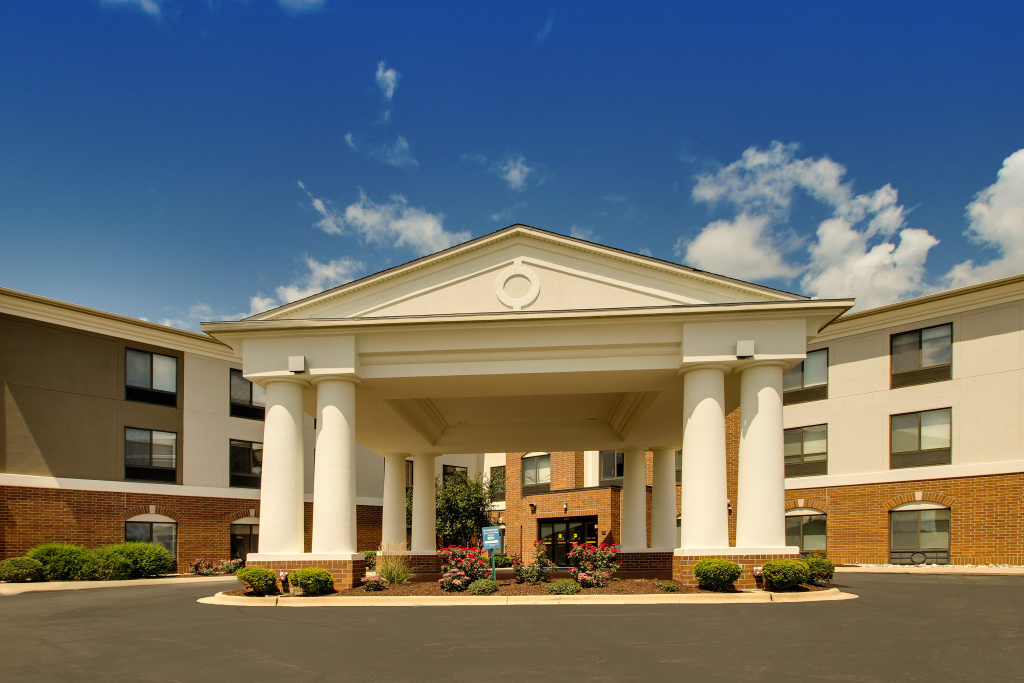 Holiday Inn Express & Suites Morris by IHG