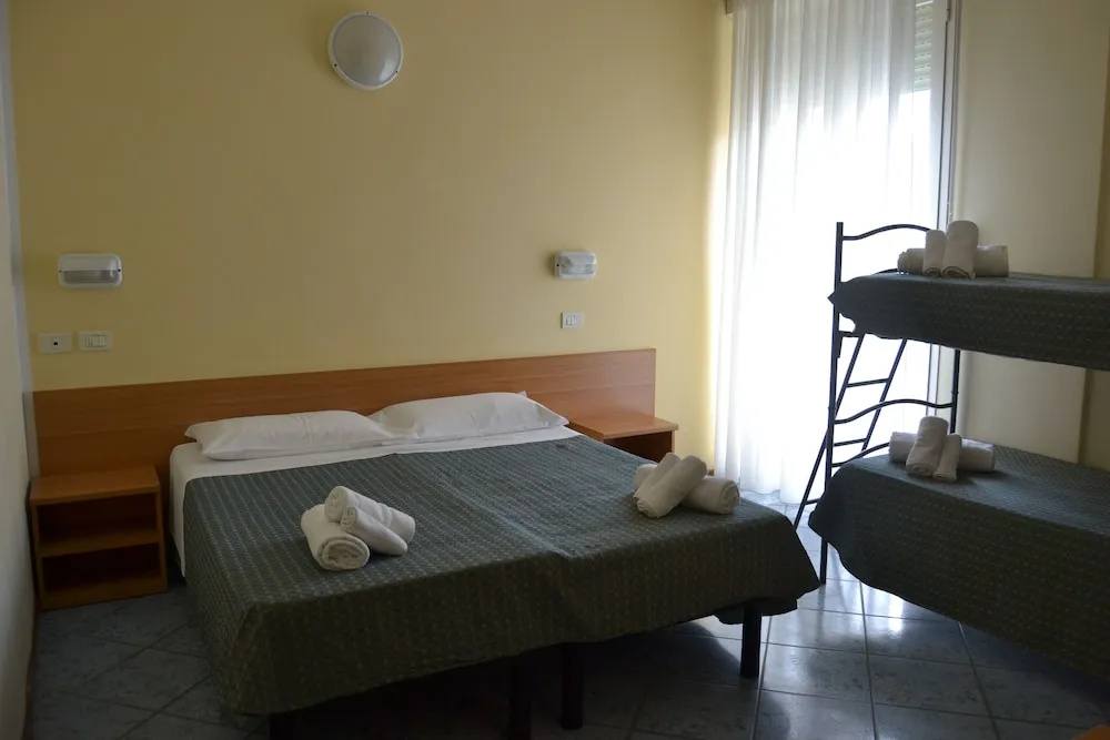 1 Bedroom Standard Quadruple room