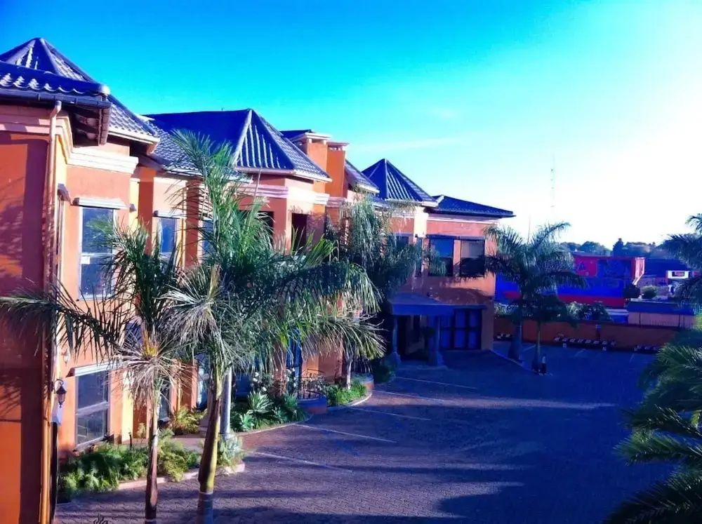 La Belva Court with Swimming Pool