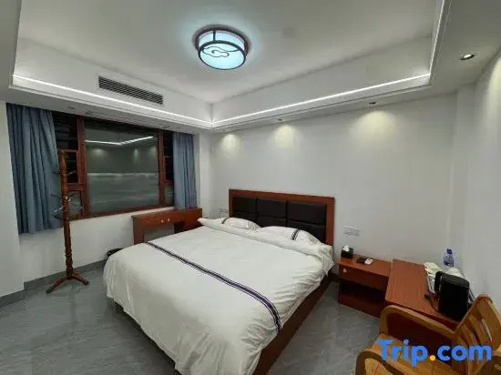 Deluxe Double room (full double bed)
