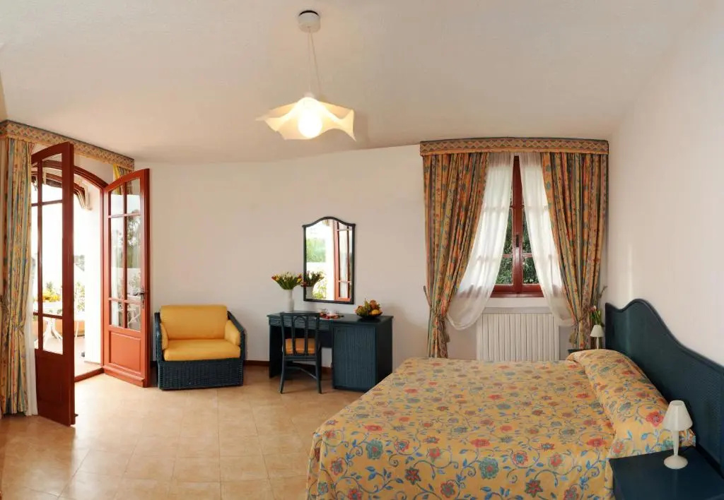 Deluxe Double room with balcony and with sea view (full double bed)