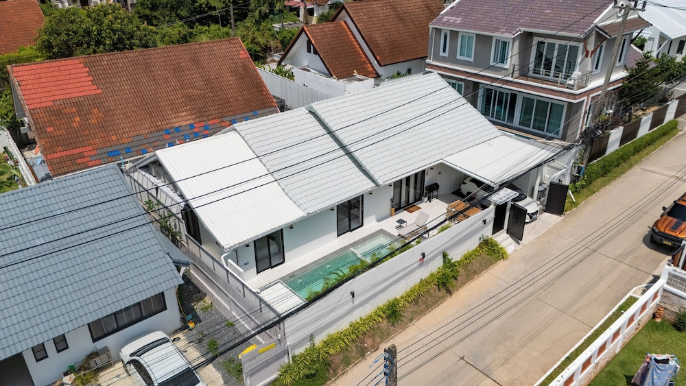 Newly Renovated Pool Villa with BBQ V296