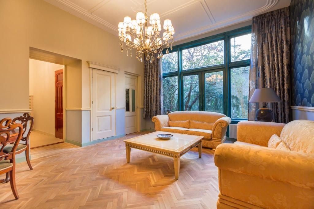 The Royal Suite Ii