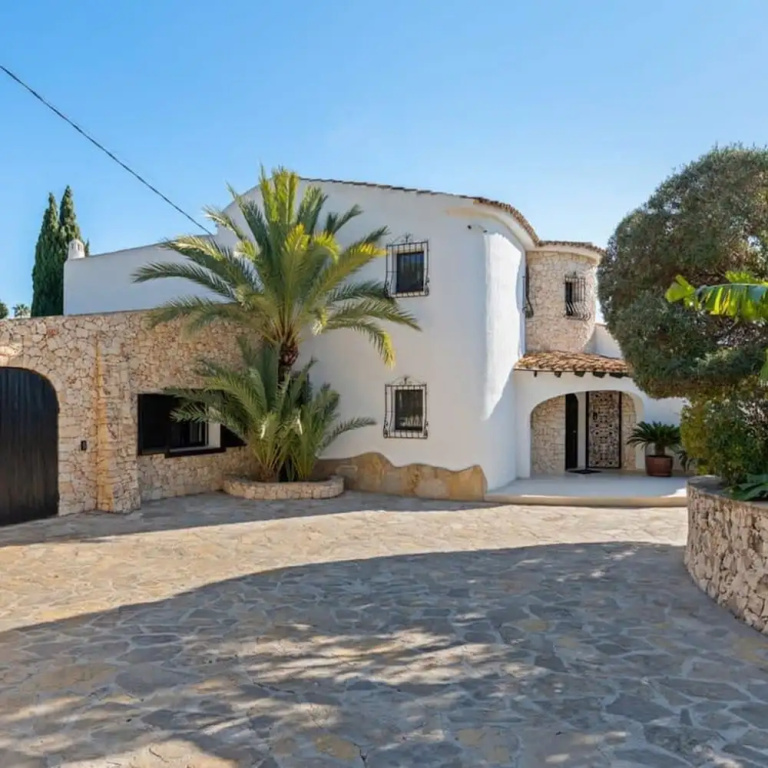 Relax in Luxury at This Stunning Seaside Villa