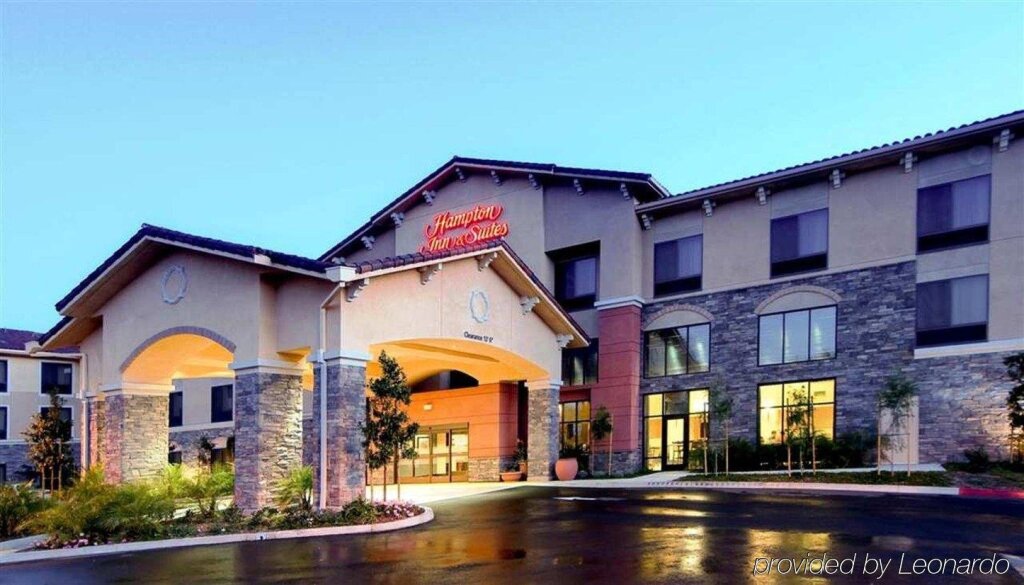 Hampton Inn & Suites Mahwah image