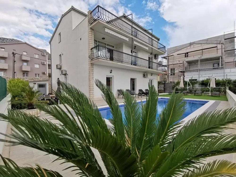 Holiday Home J D-five Bedroom Holiday Home With Outdoor Pool ID Direct Booker 21390