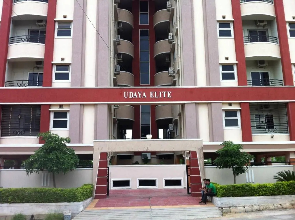 OYO 11400 The Down Town Suites