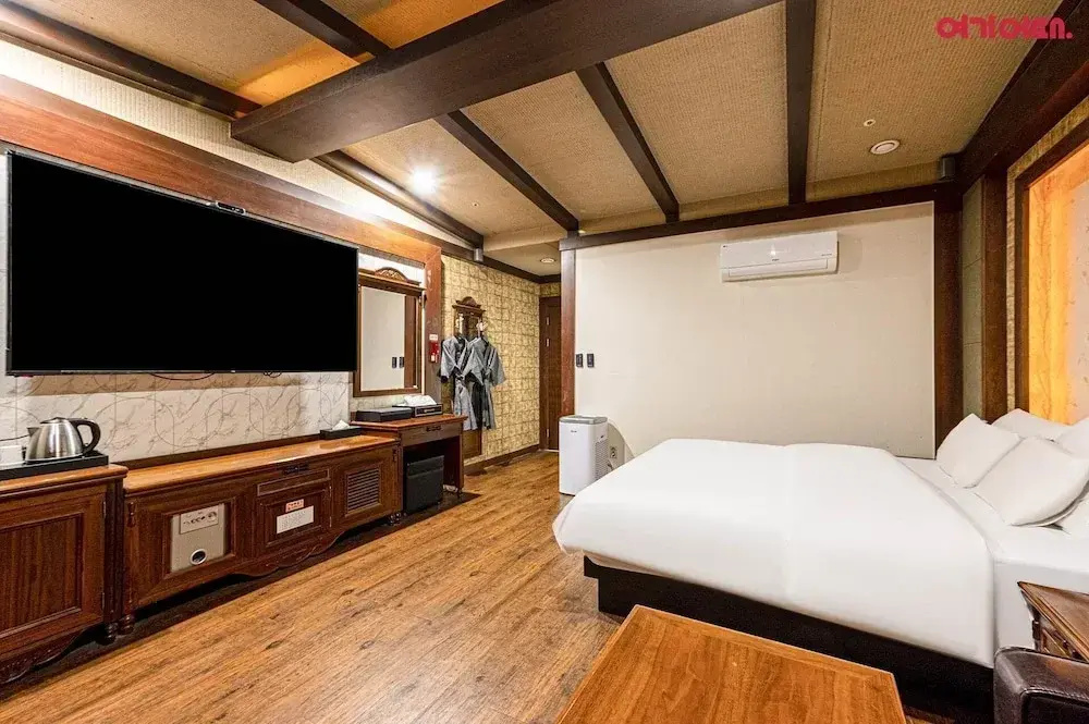 Royal room