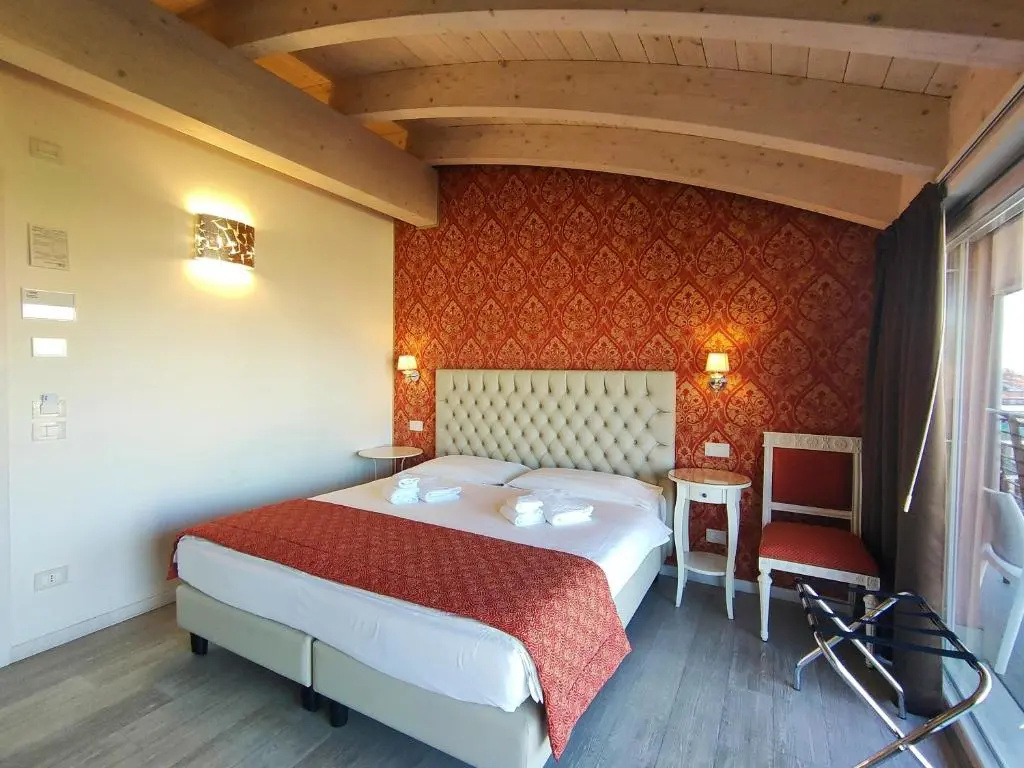 Standard Double room with balcony (full double bed)