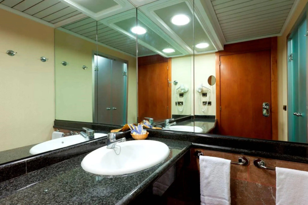 Gran Hotel Bali by null