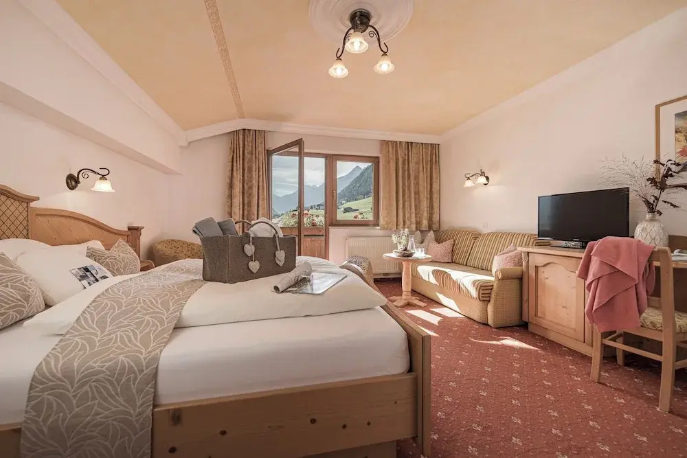 Standard Double room with balcony (full double bed)