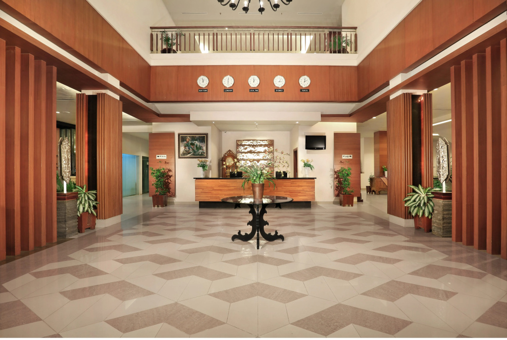 Lobby & Reception