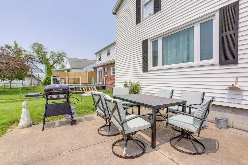 Home w/ Screened-in Porch < 1 Mi to Lake Erie