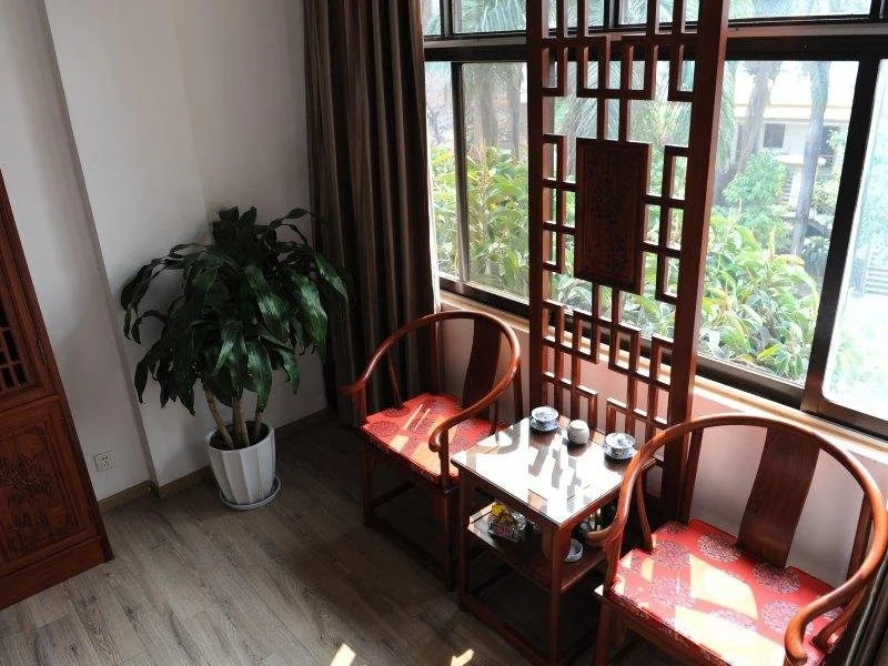 IU Hotel Ruili Nanmao Street - Général